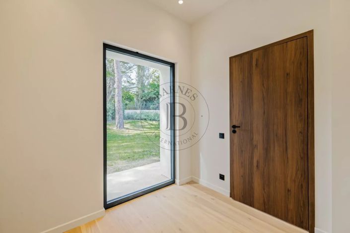 Image No.15-5 Bed House for sale