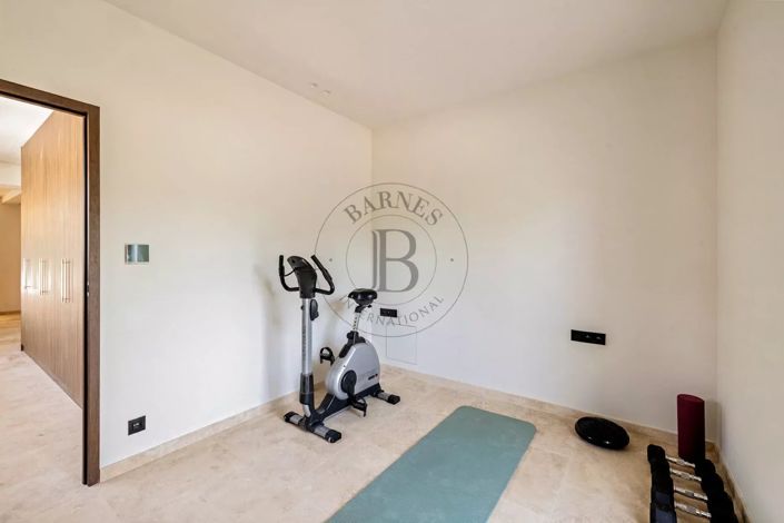 Image No.16-5 Bed House for sale