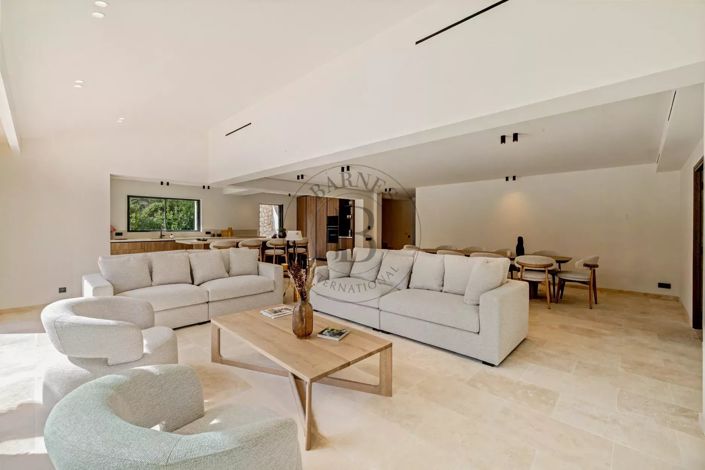 Image No.2-5 Bed House for sale