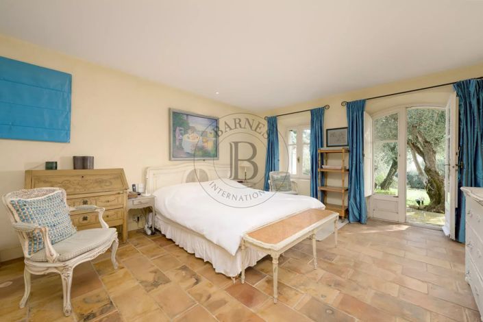 Image No.11-8 Bed House for sale