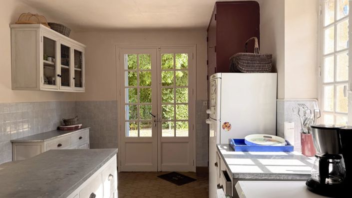 Image No.8-5 Bed House for sale