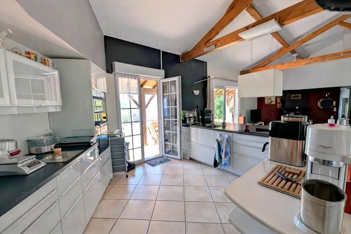 Image No.10-5 Bed House for sale