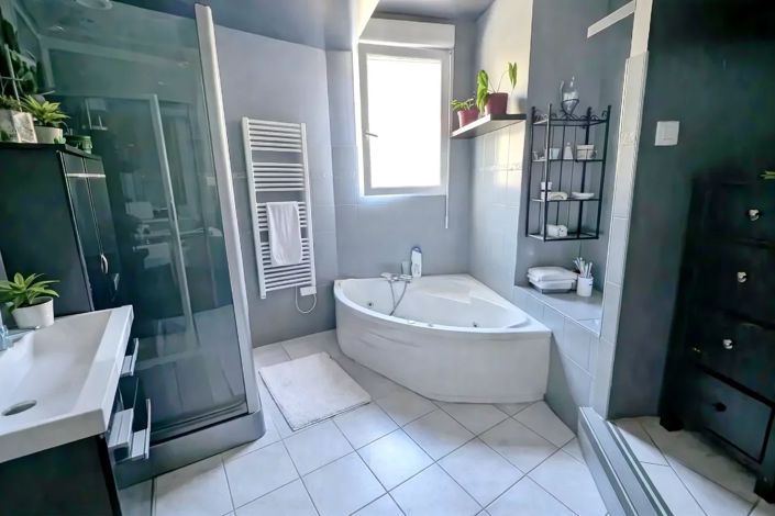 Image No.21-5 Bed House for sale