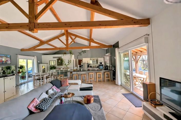 Image No.9-5 Bed House for sale