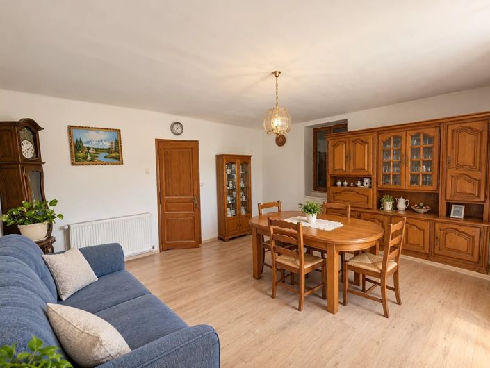 Image No.2-4 Bed House for sale