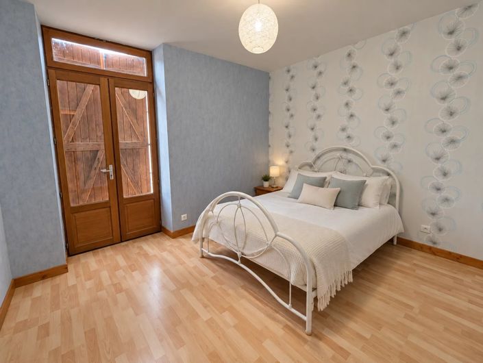 Image No.6-4 Bed House for sale