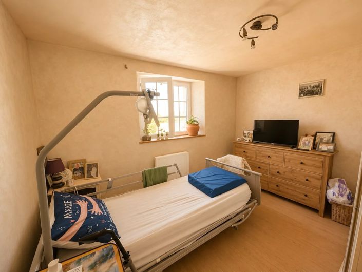 Image No.24-4 Bed House for sale