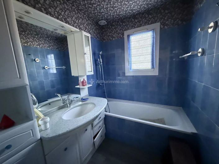 Image No.11-3 Bed House for sale