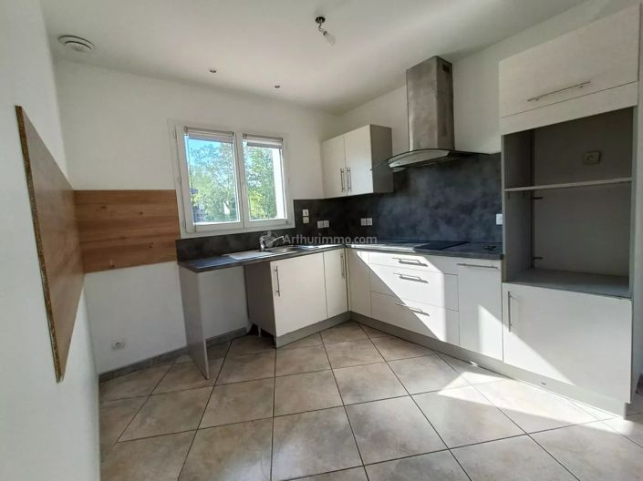 Image No.3-4 Bed House for sale
