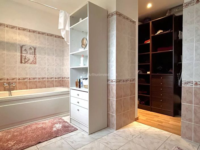 Image No.18-4 Bed House for sale
