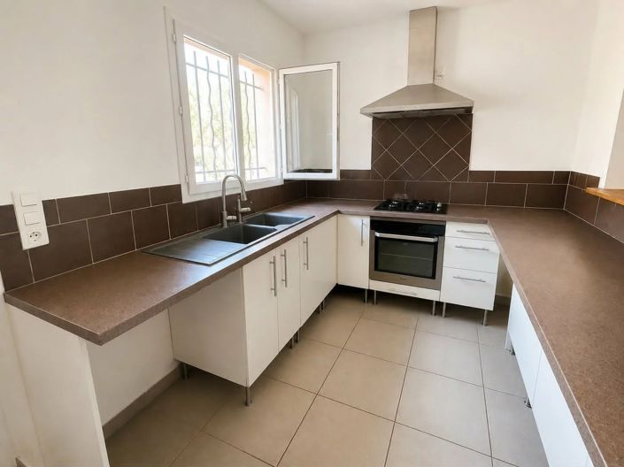 Image No.6-3 Bed House for sale