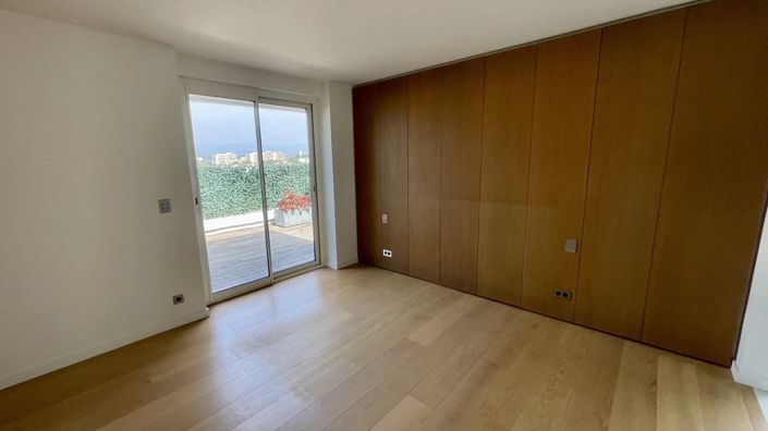 Image No.9-3 Bed Apartment for sale