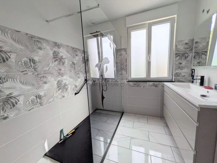 Image No.18-4 Bed House for sale