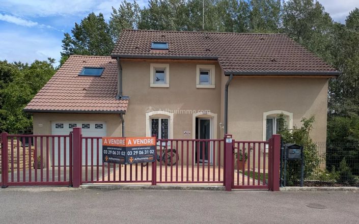 Image No.2-4 Bed House for sale