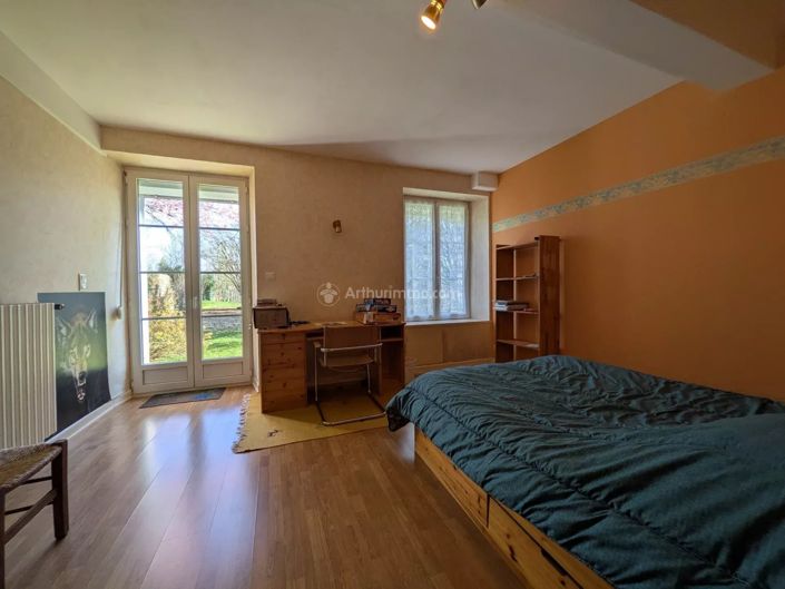 Image No.18-5 Bed House for sale