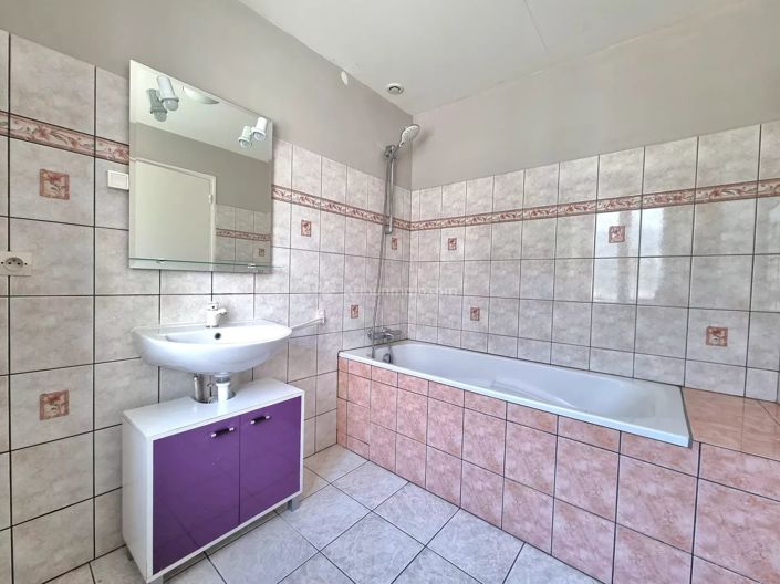 Image No.6-3 Bed House for sale