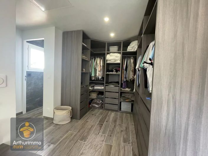 Image No.11-5 Bed House for sale