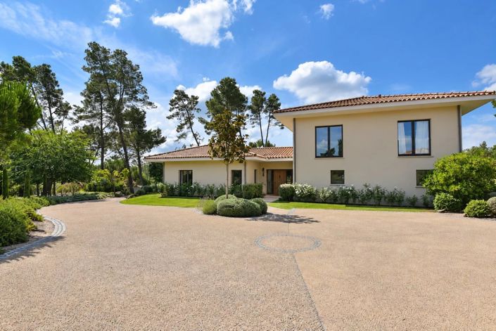 Image No.35-5 Bed House for sale