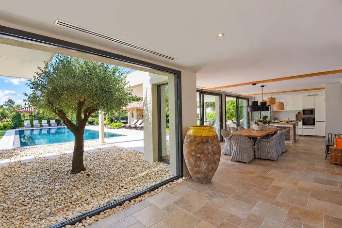 Image No.6-5 Bed House for sale