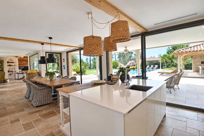 Image No.8-5 Bed House for sale