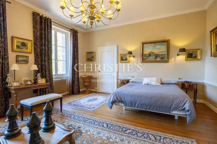Image No.12-4 Bed Property for sale