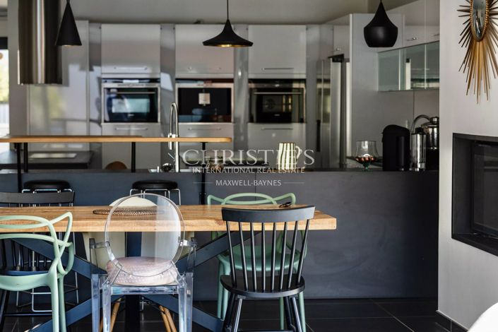 Image No.6-5 Bed House for sale