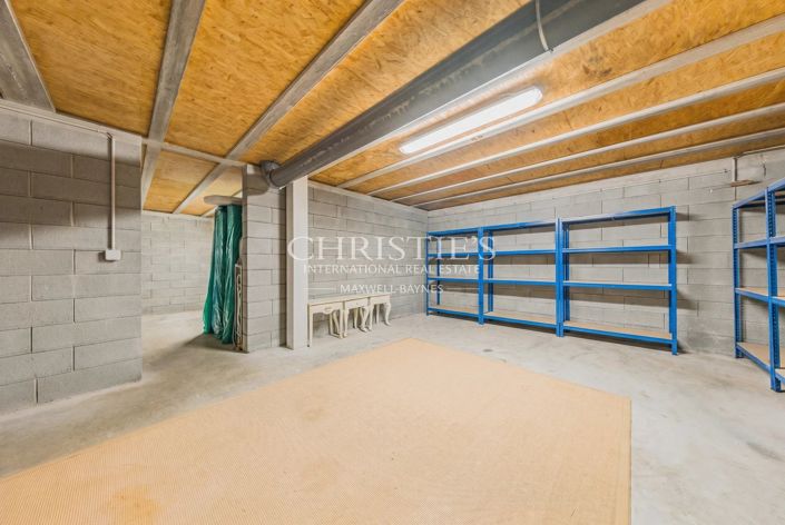 Image No.25-5 Bed House for sale