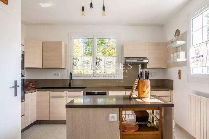 Image No.7-7 Bed House for sale