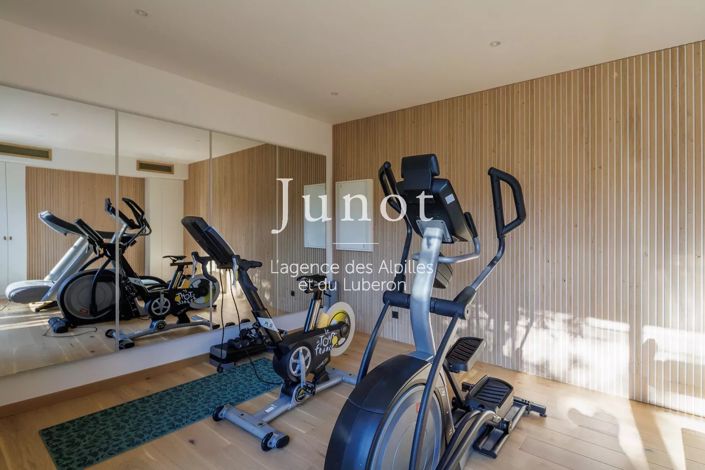 Image No.23-5 Bed House for sale