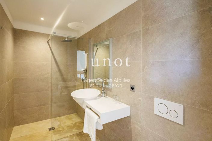 Image No.42-5 Bed House for sale