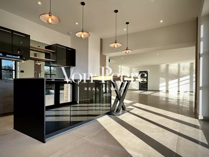 Image No.16-4 Bed House for sale