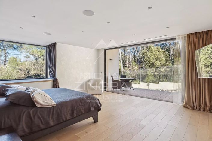 Image No.11-5 Bed House for sale