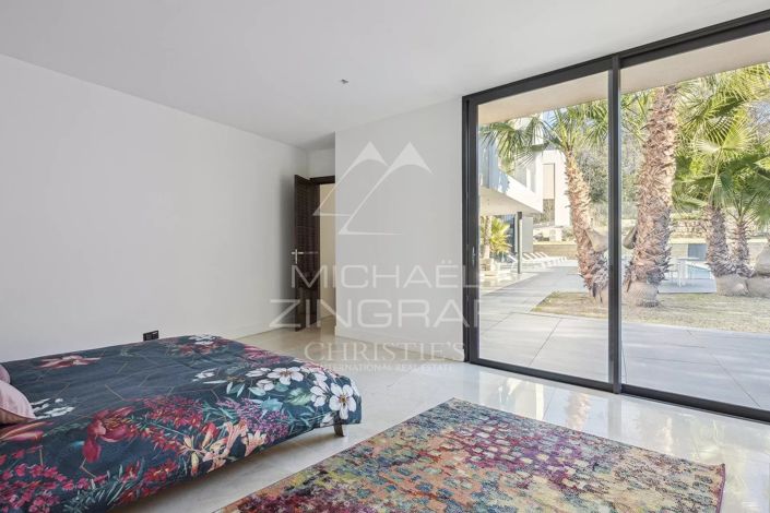 Image No.12-5 Bed House for sale