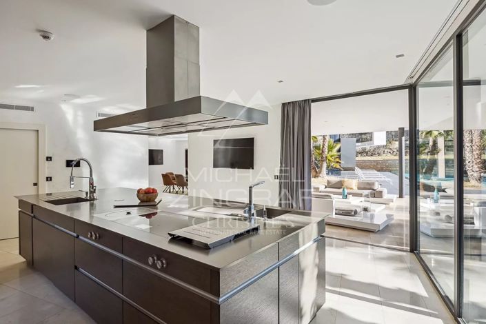 Image No.5-5 Bed House for sale