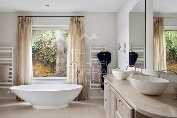 Image No.9-6 Bed House for sale