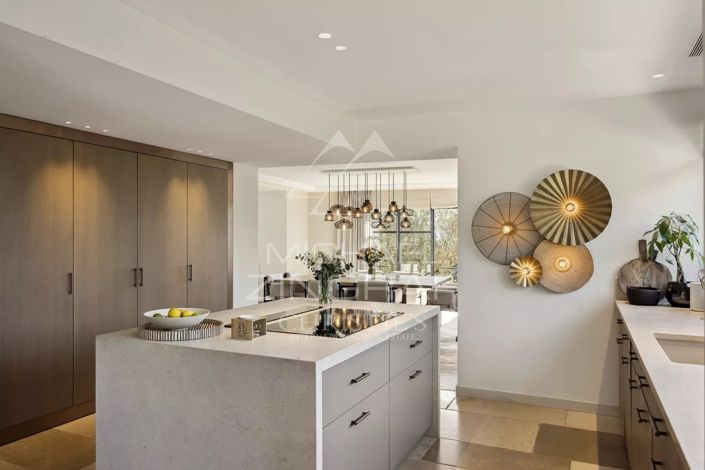 Image No.9-5 Bed House for sale