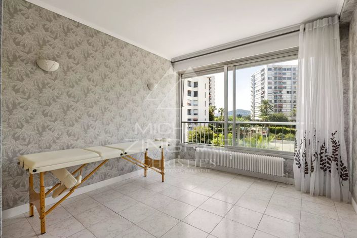 Image No.25-5 Bed Apartment for sale