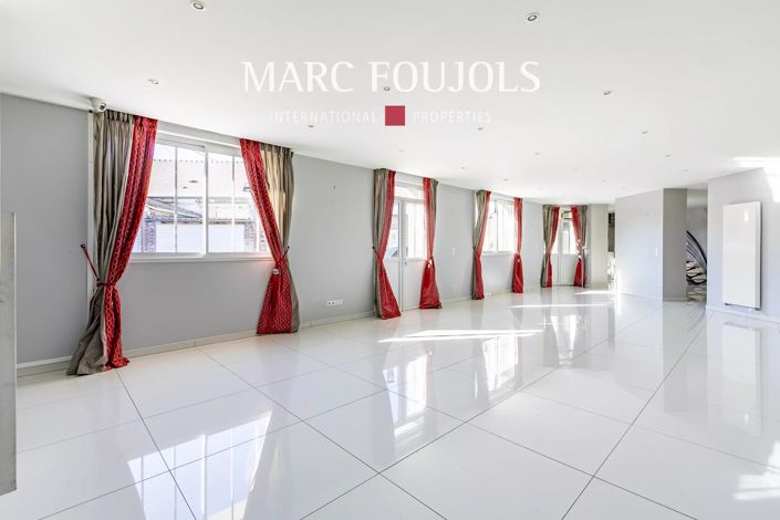 Image No.9-5 Bed House for sale