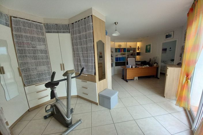 Image No.10-4 Bed House for sale