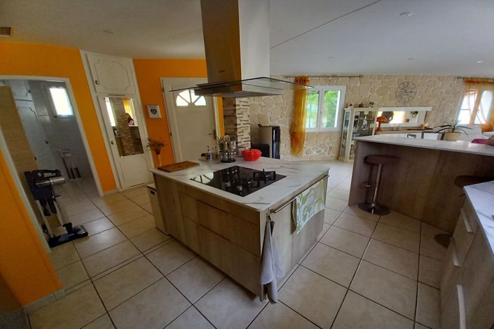 Image No.3-4 Bed House for sale