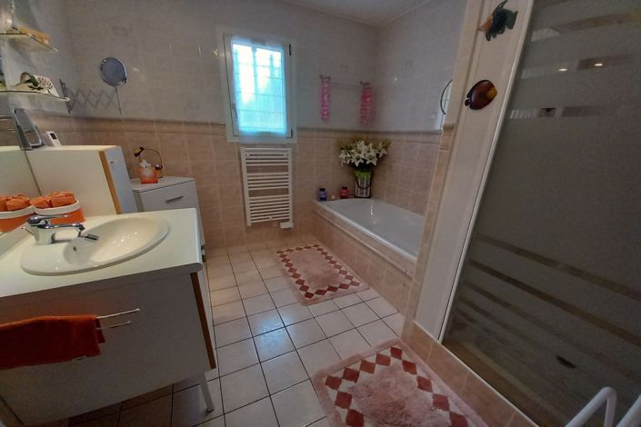 Image No.9-4 Bed House for sale