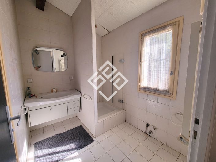 Image No.21-3 Bed House for sale
