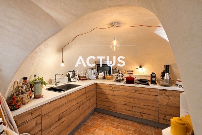 Image No.2-4 Bed House for sale