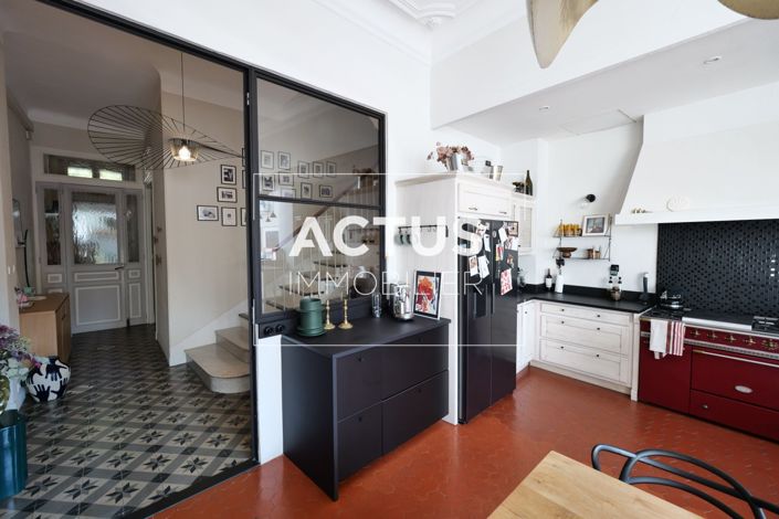 Image No.6-5 Bed House for sale