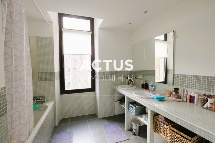 Image No.9-4 Bed House for sale