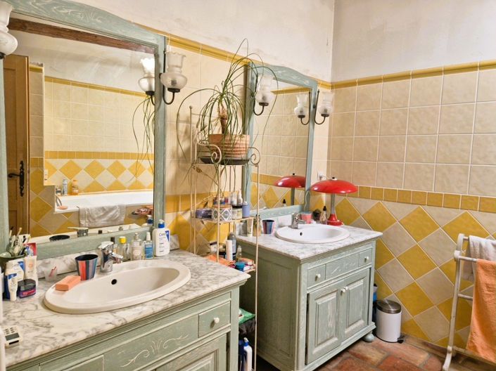 Image No.24-5 Bed House for sale