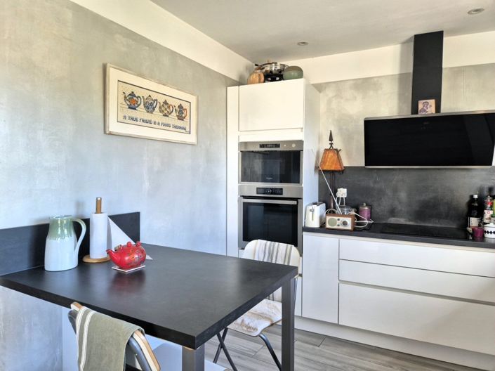 Image No.7-5 Bed House for sale