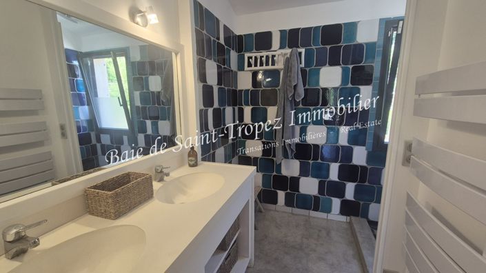 Image No.18-6 Bed House for sale