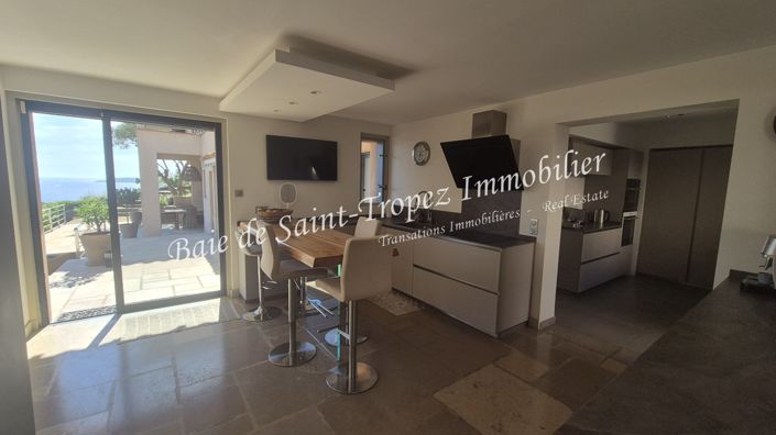 Image No.5-6 Bed House for sale