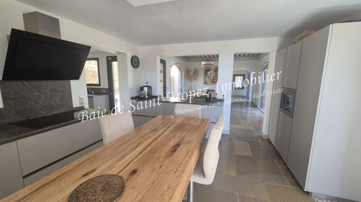 Image No.8-6 Bed House for sale